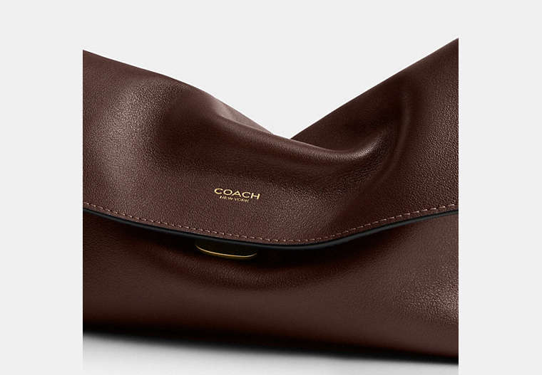 Coach CHELSEA 26 楓木色單肩手袋 皮革及五金細節