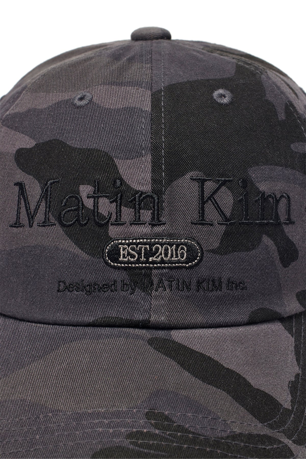 Matin Kim Camouflage Logo Ball Cap in Charcoal 深灰色 細節圖 3