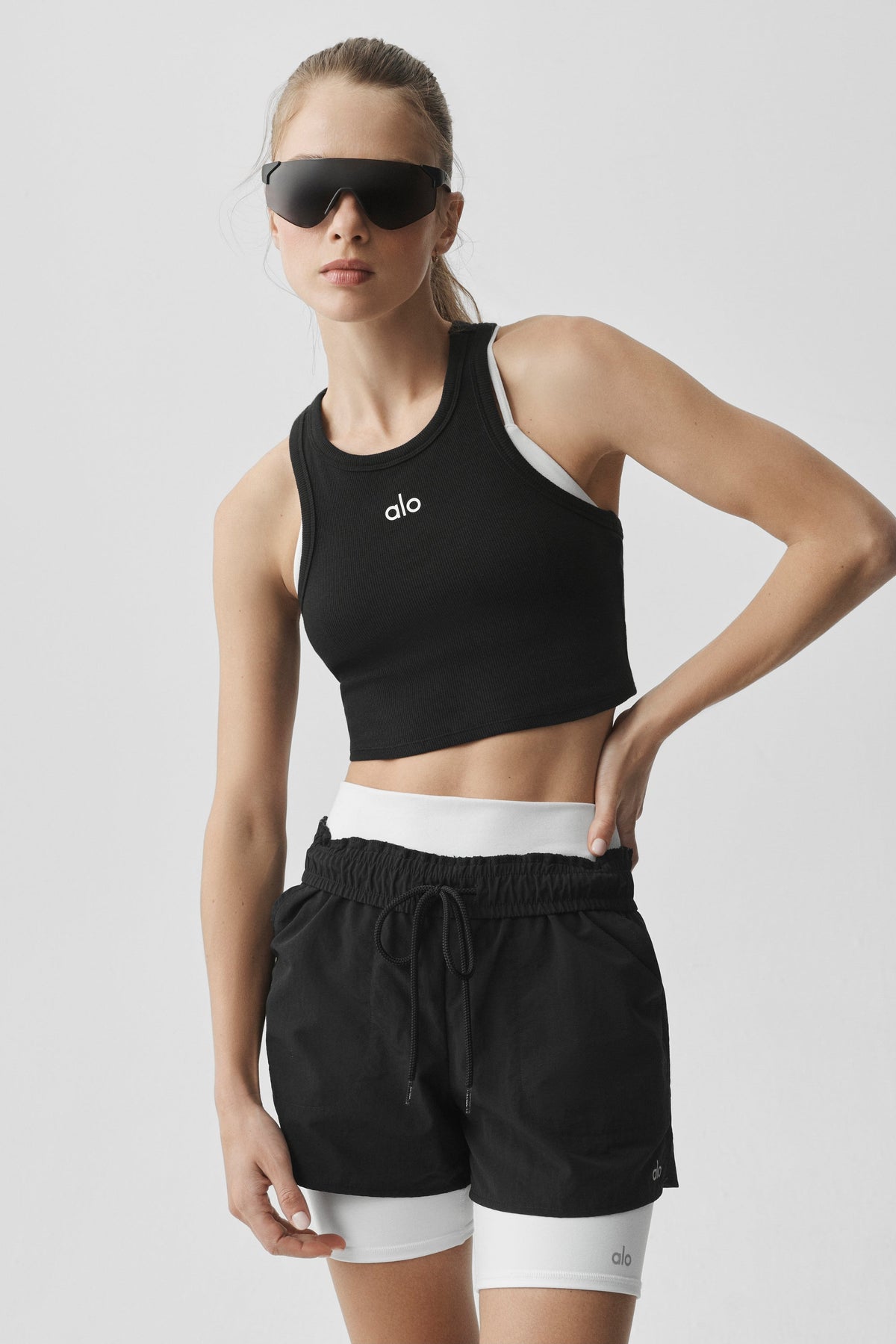 Alo Yoga Aspire Tank Black/White official image 4